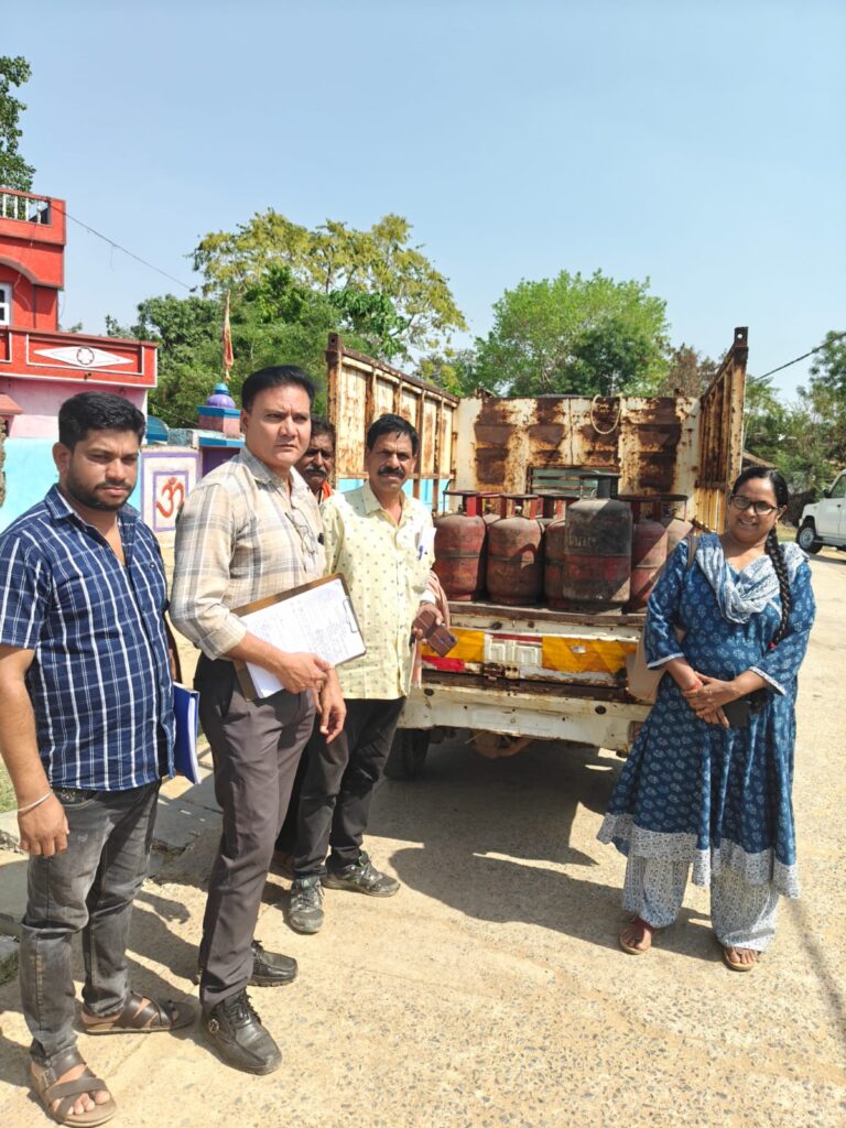 Korba: खाद्य विभाग की बड़ी कार्रवाई : फरसवानी और बीरतराई में अनधिकृत गैस सिलेंडर भंडारण पकड़ा गया, कुल 20 सिलेंडर जप्त IMG 20260410 WA0057