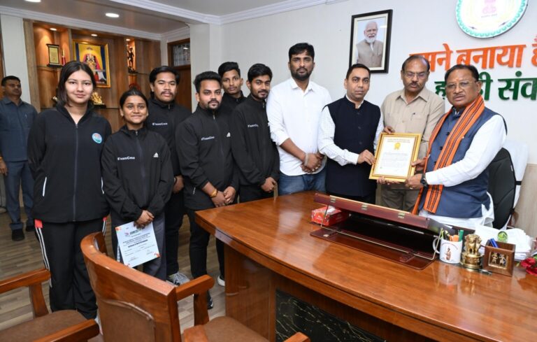 Raipur: CMA किकबॉक्सिंग एकेडमी ने ‘गोल्डन बुक ऑफ वर्ल्ड रिकॉर्ड’ में दर्ज कराया नाम, मुख्यमंत्री साय ने दी बधाई IMG 20260412 WA0026