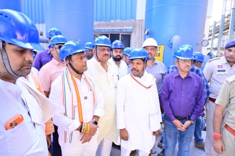 Vedanta blast case: पूर्व मंत्री जयसिंह अग्रवाल की अध्यक्षता में बनी जांच कमेटी ने घटनास्थल का किया दौरा IMG 20260416 WA0032