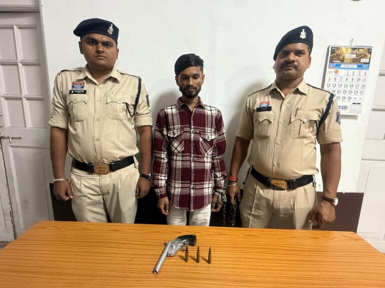 Raipur: एक नग देशी कट्टा व तीन नग जिन्दा कारतूस के साथ एक आरोपी गिरफ्तार, आरोपी पहले भी देसी कट्टे के साथ हो चुका है गिरफ्तार, आधा दर्जन से अधिक मामले है दर्ज IMG 20260416 WA0044