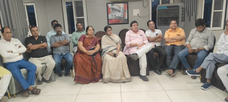 रेल व्यवस्थाओं की अनदेखी पर गहन आक्रोश…जनआंदोलन की चेतावनी, बैठक में कोरबा सांसद श्रीमती ज्योत्सना महन्त की रही विशेष उपस्थिति IMG20260413184029