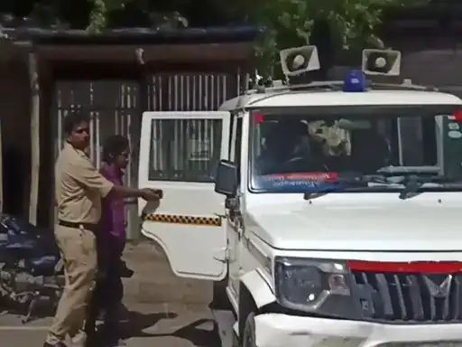 Ambikapur: प्रेमिका पर दूसरे से अफेयर का था शक, गुस्साए प्रेमी ने पार कर दी हैवानियत की सारी हदें, पढ़िए रूह कंपा देनी वाली खबर n70805458217758999023039fcca75ae50b4b2a9ced1c8bd36858b1f487aedd455d8661c3363a8734d2ed53