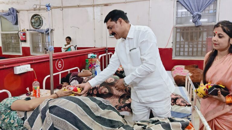 Korba: मातृ दिवस पर सेवा का संकल्प: जिला अस्पताल में भाजपा महिला मोर्चा ने बांटे फल, मरीजों के चेहरों पर आई मुस्कान IMG 20260510 WA0024