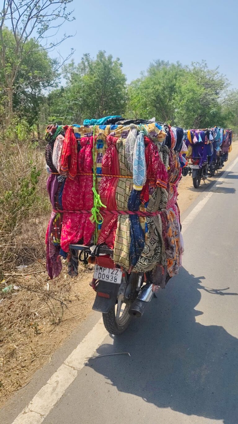 Raipur: बाहर से फेरीवाले(स्ट्रीट वेंडर्स) ‘अंदर से नशे के सौदागर’: रायपुर रेंज पुलिस ने नाकाम किया तस्करी का शातिर तरीका, जब्त गांजा की कीमत 01 करोड 89 लाख 03 हजार रूपये IMG 20260511 WA0067