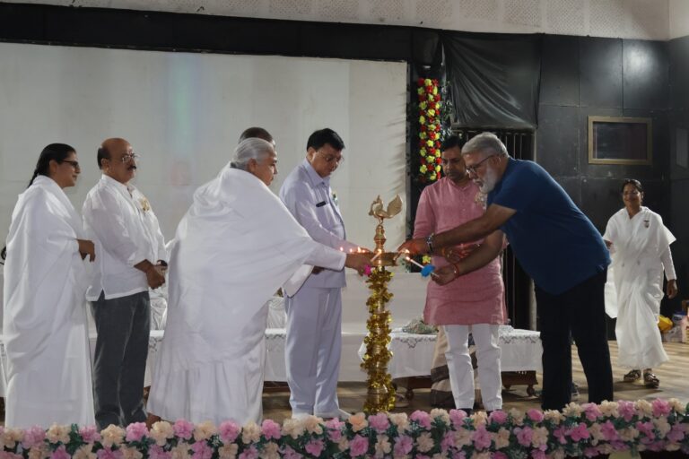 Korba: राजीव गांधी ऑडिटोरियम में तीन दिवसीय प्रेरणादायी कार्यक्रम “खुशियों का पासवर्ड’ का प्रथम दिवस उत्साह एवं भव्यता के साथ सम्पन्न, भारी संख्या में शहर के गणमान्य नागरिक हुए शामिल IMG 20260519 WA0000