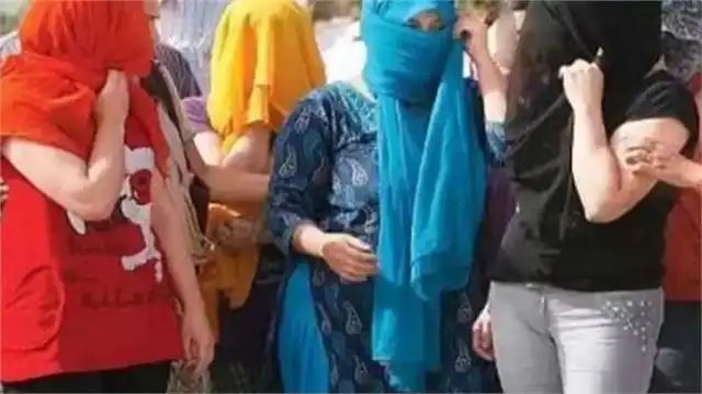 Prayagraj : प्रयागराज में बड़े सेक्स रैकेट का भंडाफोड़, आपत्तिजनक हालत में पकड़े गए 6 लोग n7116779801778384515484dfbcc60dbef91850dc11dd8ca69290eaec66dee62479a7a28d9f1ca6f93ae65b