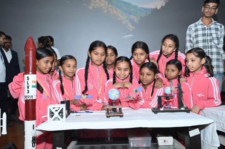बालिका सशक्तिकरण अभियान 2026 के अंतर्गत एनटीपीसी कोरबा द्वारा दो दिवसीय अंतरिक्ष विज्ञान कार्यशाला का आयोजन, इसरो के वैज्ञानिकों से हुआ संवाद IMG 20260608 WA0054