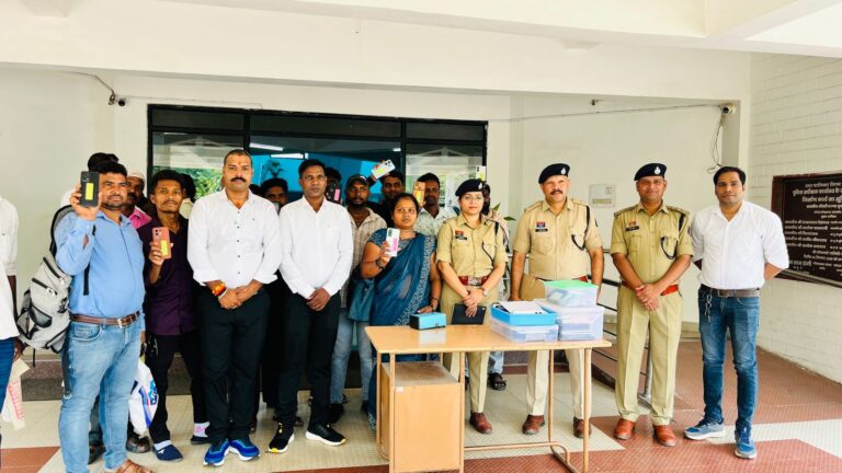 CEIR पोर्टल के माध्यम से 150 गुम मोबाइल उनके वास्तविक स्वामियों को लौटाए गए, बरामद मोबाइलों की कीमत लगभग 26 लाख 62 हजार 410 रु IMG 20260609 WA0023