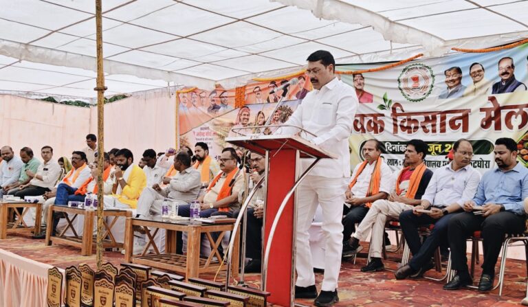 ’12 साल बेमिसाल’ अभियान में गूंजा किसान कल्याण का संदेश, कोरबा भाजपा ने बढ़ाया जैविक खेती का कदम IMG 20260613 WA0874