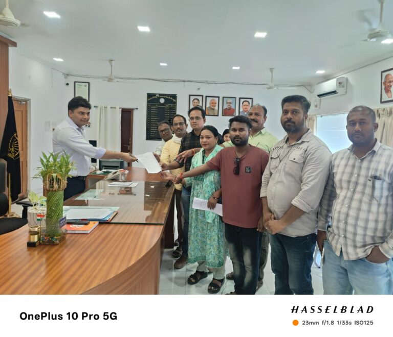 पत्रकार सुरक्षा कानून के कड़ाई से पालन की मांग को लेकर आज कलेक्टर को सौंपा ज्ञापन IMG 20260617 WA0041