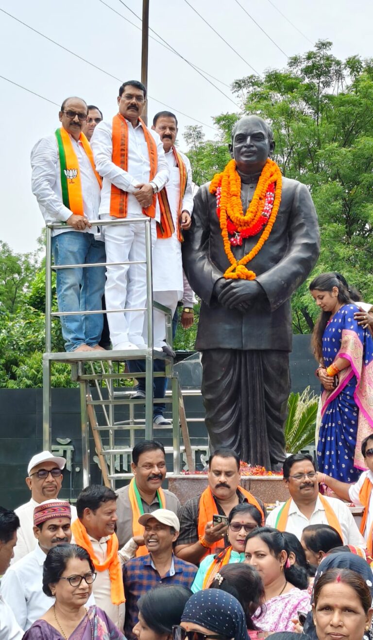 डॉ. श्यामा प्रसाद मुखर्जी के बलिदान को किया नमन, भाजपा कार्यकर्ताओं ने अर्पित की भावपूर्ण श्रद्धांजलि IMG 20260623 WA0814