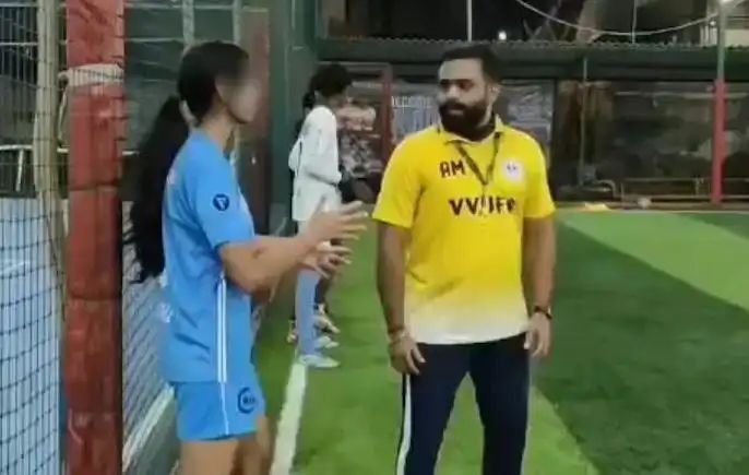 फ़ुटबॉल एकेडमी आई नाबालिग किशोरी ने कोच अभिजीत मेंडल पर लगाया तीन साल तक दुष्कर्म करने का आरोप, आपत्तिजनक वीडियो बनाकर करता रहा ब्लैकमेल ! n715911444178135330651579b5c0eaa603de795e664838b8307938f2c28fa37638c88826df195329fc57df