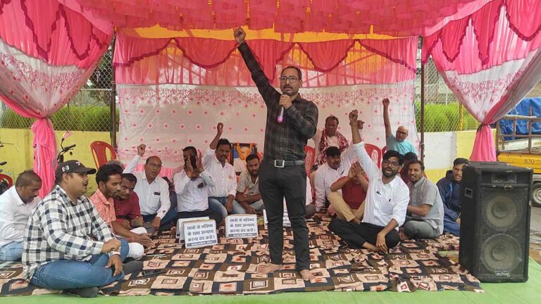 Korba: सोनम वांगचुक के समर्थन में उतरे लोग, सुभाष चौक पर किया गया एक दिवसीय धरना प्रदर्शन Compress 20260721 070841 1367