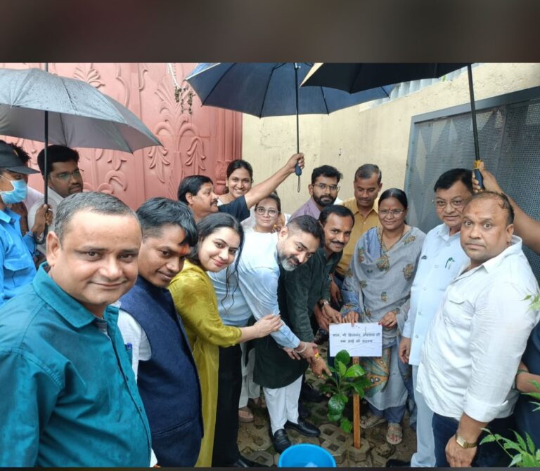 Korba: उपचार से आगे बढ़कर मानवता की मिसाल… शिवाय हॉस्पिटल में सेवा, समर्पण और संवेदना के साथ मनाई गई डॉ. श्यामा प्रसाद मुखर्जी की 125वीं जयंती IMG 20260706 WA0074