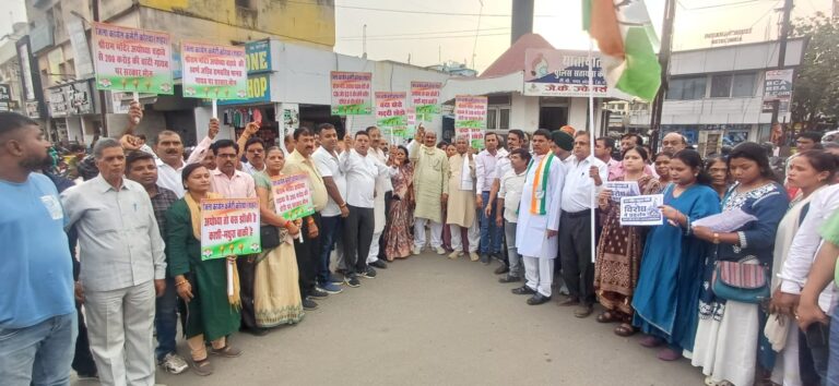श्रीराम मंदिर अयोध्या में चढ़ावा चाेरी और वित्तीय अनियमितताओं के विरेाध में जिला कांग्रेस कमेटी शहर ने पूर्व मंत्री जयसिंह अग्रवाल की अगुवाई में किया प्रदर्शन IMG 20260713 WA0029