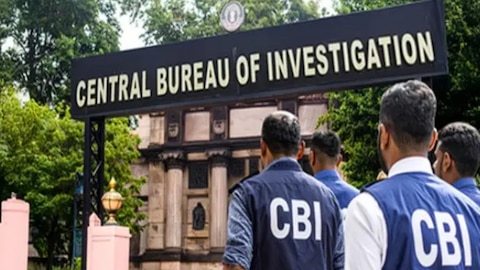 New Delhi : CBI ने इंटरनेशनल टेक-सपोर्ट फ्रॉड रैकेट का किया भंडाफोड़, चार आरोपी गिरफ्तार, टारगेट पर होते थे US नागरिक 4523157 cbi 3