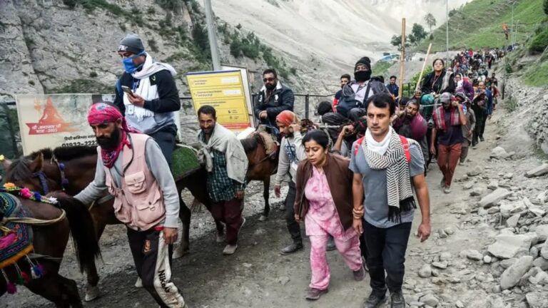 J&K: आर्टिकल 370 हटाने की बरसी से पहले एहतियात के तौर पर अमरनाथ यात्रा के काफिलों की आवाजाही रोकी गई FB IMG 1785962149911