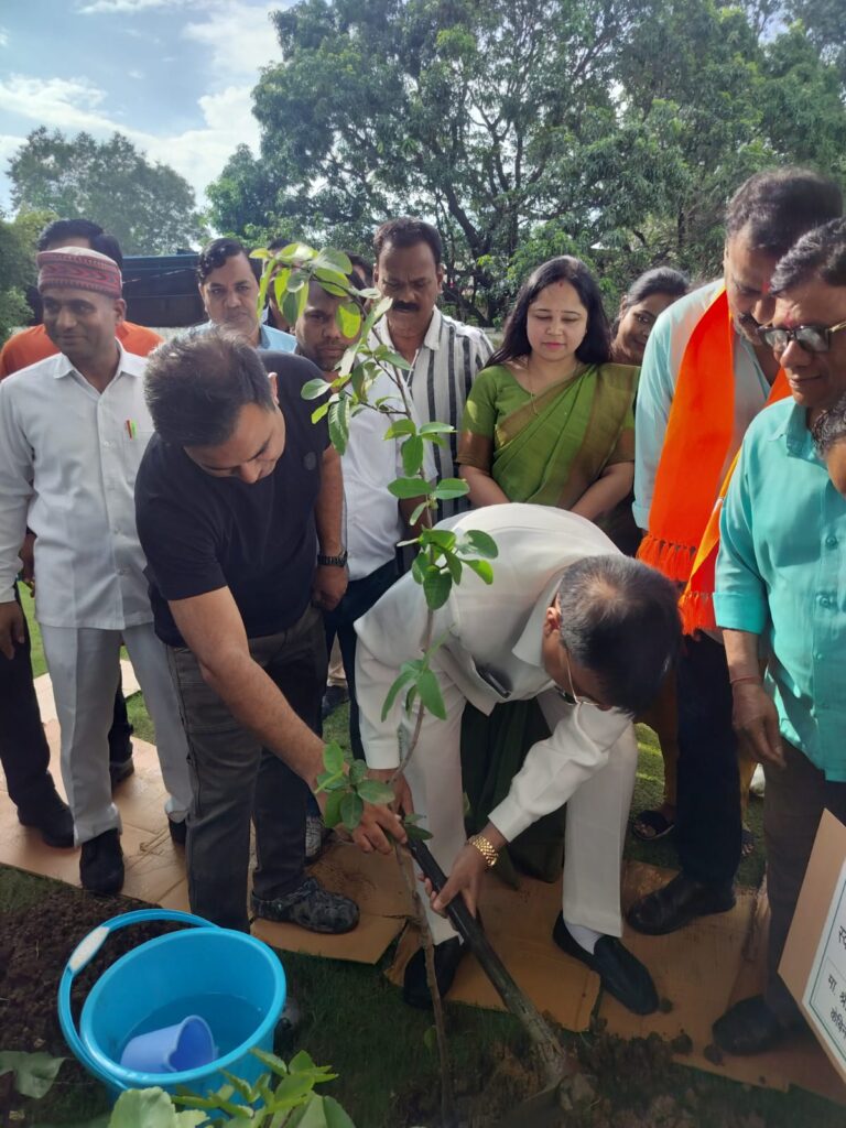 न्यू कोरबा हॉस्पिटल परिसर में ‘एक पेड़ मां के नाम’ अभियान के तहत पौधारोपण IMG 20260810 WA0024