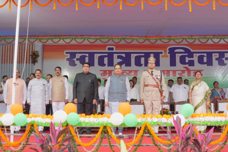 कोरबा में 80 वें स्वतंत्रता दिवस हर्षोल्लास और उमंग के माहौल में संपन्न, मुख्य अतिथि विधायक श्री अमर अग्रवाल ने ध्वजारोहण कर परेड की सलामी ली, शहीद जवानों के परिजनों को किया सम्मानित IMG 20260815 WA0127