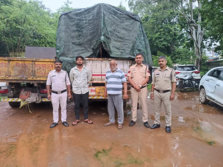 Raipur: टाटा माजदा वाहन में 05 गाय एवं 05 बछड़ों को अमानवीय एवं क्रूरतापूर्वक ले जाते 2 आरोपी गिरफ्तार IMG 20260819 WA00581