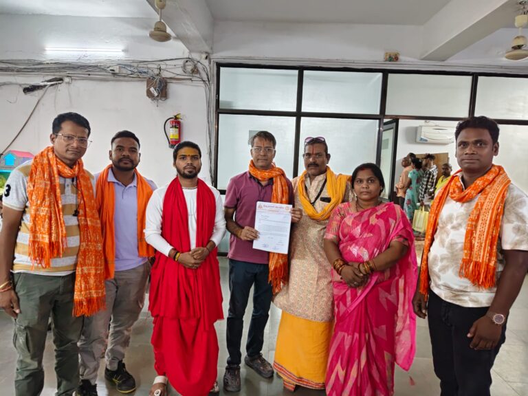 Korba: मूर्तिकारों से धार्मिक भावनाओं को ठेस पहुंचाने वाले स्वरूप में गणेश जी की प्रतिमा ना बनाने की अपील, हिंदू नारायणी सेना ने कलेक्टर को सौंपा ज्ञापन IMG 20260821 WA0014