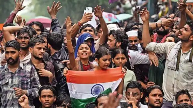 ऐसे ही नहीं वायरल हुए ‘कॉकरोचों’ के वीडियोज़…अब तीन कंपनियां और 100 यूट्यूबर रडार पर n7217953961785634750577d520efb9a64b4f733db46a30a1baf8f4220d10857616b2d6edc6293c4fc6fd13