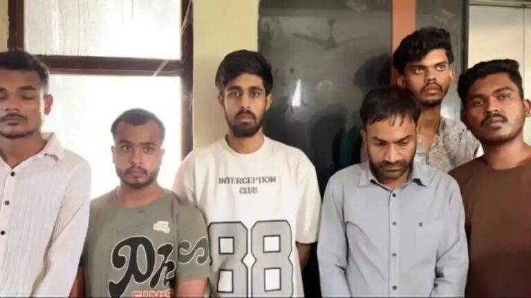 Raipur: प्रोफेसर ही निकला पेपर लीक का मास्टरमाइंड, सील को तोड़े बिना एंडोस्कोपी कैमरे से चुराया पेपर, जानिए कितने में छात्रों को बेचा प्रश्नपत्र n7242663661787448215959113134044143a949c2c0d589bde2a5590e1c35ecb3deba8db6caee298a611210