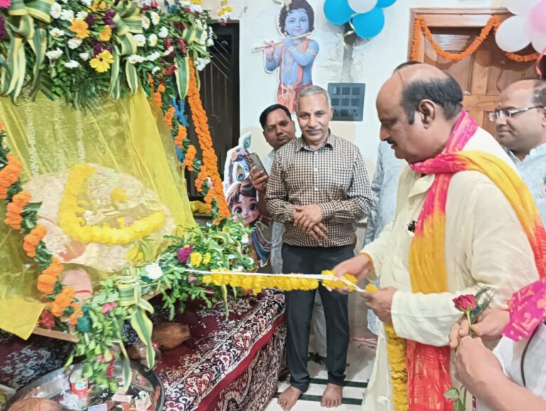 पूर्व मंत्री जयसिंह अग्रवाल ने जन्माष्टमी पर विभिन्न मंदिरों में की पूजा-अर्चना, बालस्वरूप श्रीकृष्ण को झूला झुलाया, कोरबावासियों के सुख-समृद्धि की कामना IMG 20260905 WA0034