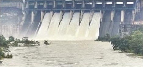 Korba: बांगो बांध में जल स्तर में हो रही वृद्धि , जलस्तर 93 प्रतिशत पहुंचा; आज रात कभी भी खोला जा सकता है बांगो जलाशय का गेट IMG 20260902 220102