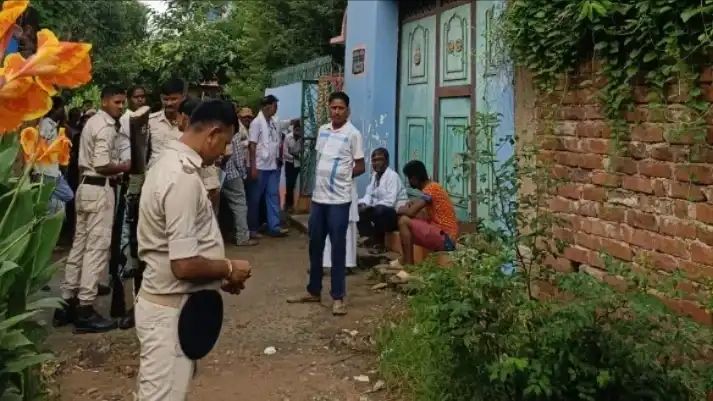 Patna: पटना में शिक्षिका की गला रेतकर हत्या, अंदर से बंद कमरे में मिला शव, जांच के लिए SIT गठित n7255321311788429071093a071be15acdfd21367a312653050f516e2d5bb01146c572538d1733fbb690ea8