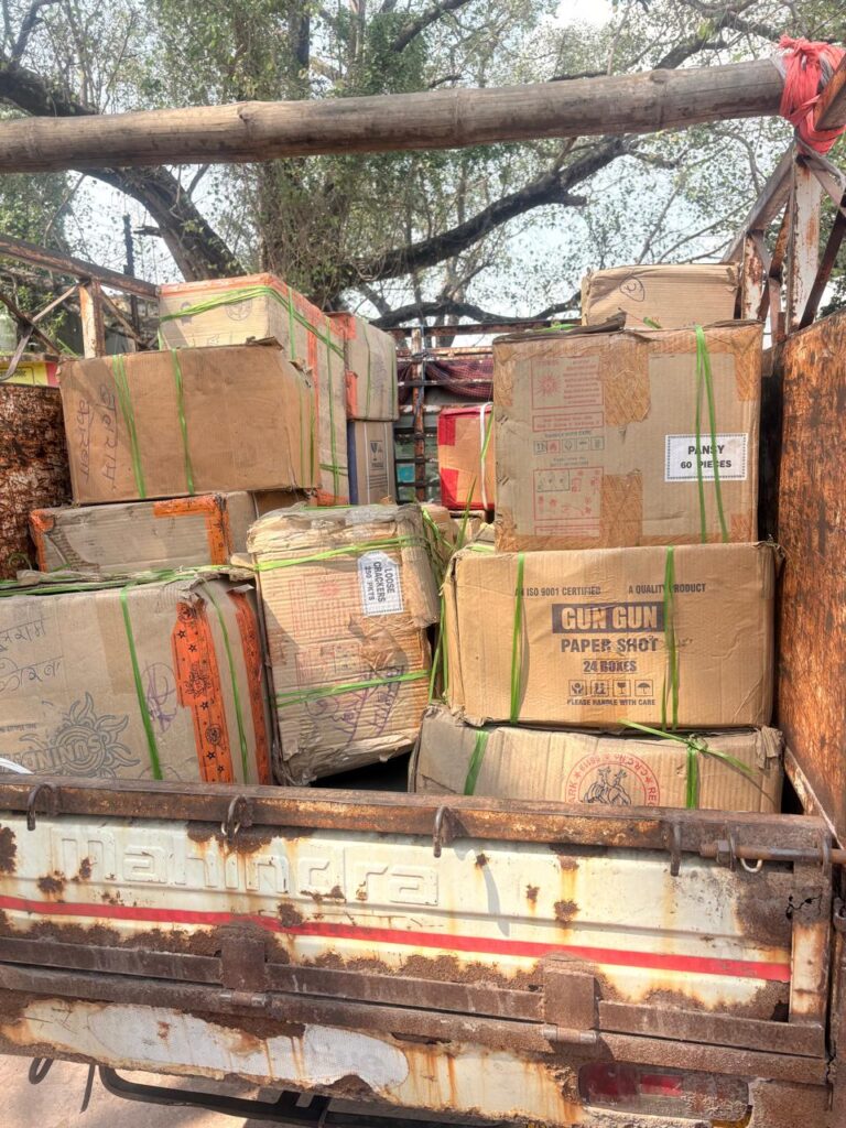 Korba: अवैध रूप से पटाखों का भंडारण एवं बिक्री करने वाले आरोपी पर कोतवाली पुलिस की कार्यवाही: पुलिस ने अवैध पटाखों का जखीरा किया बरामद, लगभग ₹2 लाख कीमत के विभिन्न प्रकार के पटाखे जप्त IMG 20261009 WA0008