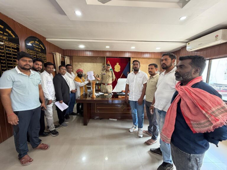 Korba: मासूम बच्ची की रेप के बाद हत्या और मुड़ापार हत्याकांड के संबंध में त्वरित न्याय, बच्चों एवं महिलाओं की सुरक्षा तथा जिले में कानून-व्यवस्था सुदृढ़ करने छत्तीसगढ़िया क्रांति सेना ने सौंपा ज्ञापन IMG 20261023 WA00122 2