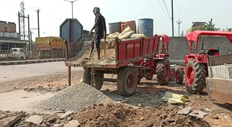 Raigarh: न्यायालय में विचाराधीन मामले के बीच बाउंड्रीवॉल का खेल!! शासन- प्रशासन पर पूंजीपतियों का दबदबा !!! IMG 20261027 WA0032 1