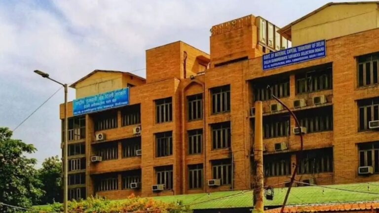 DSSSB में 10वीं पास से लेकर ग्रेजुएट्स तक के लिए भर्ती, 48000 रुपये तक मिलेगी सैलरी, अंतिम तिथि 4 नवंबर 2026 n7291857241791132318573058105a6e549544dcd7d12903b9520bf1ee7c19d22f0e684078e28b19bedebc6
