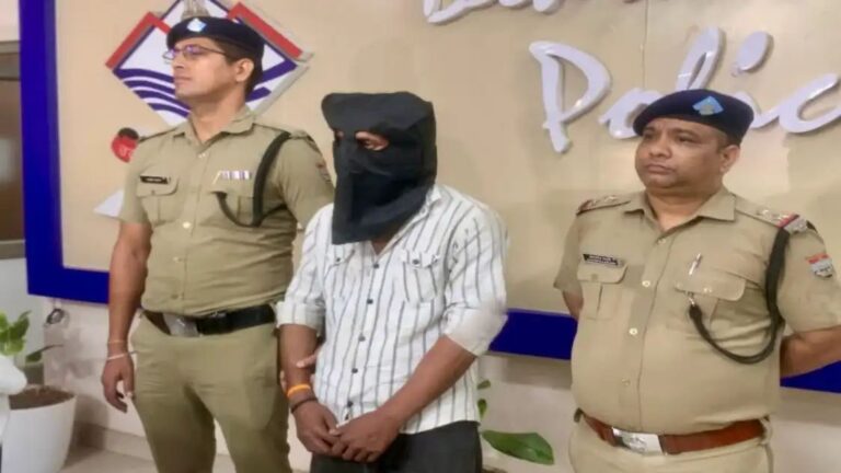 Dehradun: मात्र 600 रु के लिए ट्रिपल मर्डर ! पढ़िए दिल दहला देने वाली वारदात की इनसाइड स्टोरी n72945650617913320581955766f99e207b9d8fe3b6dc481021431cd95da050a820267efaa789d73e727a92